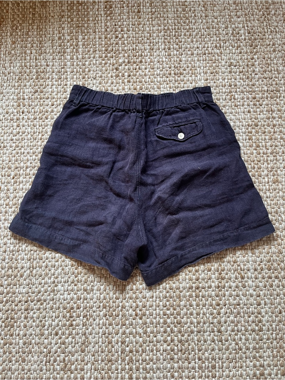 Alex Mill Pleated Pull On Shorts in Linen, size 6 in navy - Picture 2 of 6